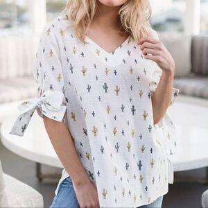Amaryllis peasant off white cactus print top Sz S